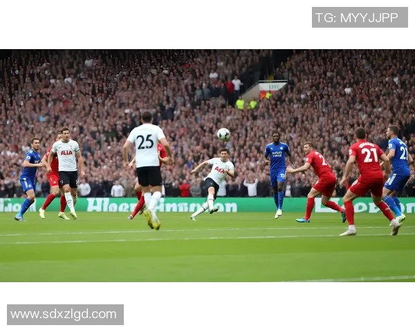 经典足球明星扑克牌重磅推出让你在牌桌上感受绿茵场的激情与荣耀 经典足球明星扑克牌重磅推出让你在牌桌上感受绿茵场的激情与荣耀